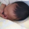 赤ちゃんの頭の形が「いびつ」になる原因は？治し方や方法とは