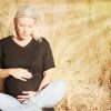 妊娠中、お腹の張りの原因はストレス・おなら？痛みは初期からある？