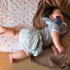 赤ちゃんの寝返りはいつから？完成の流れ月齢目安、注意点と練習方法