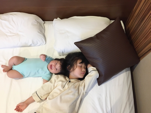 赤ちゃんのベッド転落防止！柵（ベッドガード）を作るオススメ対策3つ